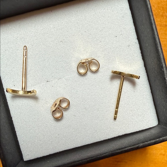 14k Gold Crescent Moon Stud Earrings - Unbranded - Picture 6 of 9